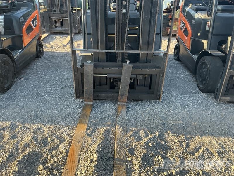Doosan GC25S-9 4600 lb Cushion Tire Forklift Gaffeltrucker - Annet