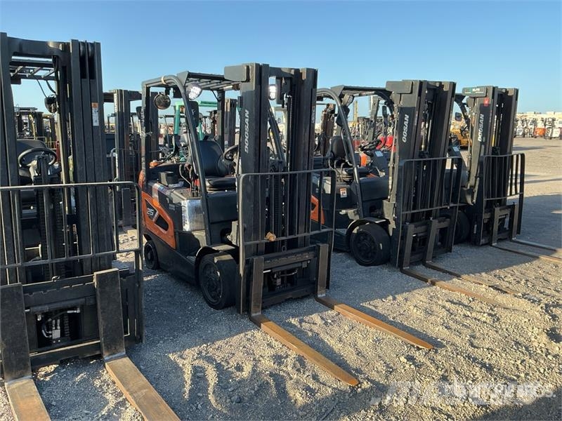 Doosan GC25S-9 4600 lb Cushion Tire Forklift Gaffeltrucker - Annet