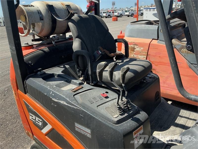 Doosan GC25S-9 4600 lb Cushion Tire Forklift شاحنات ذات رافعات شوكية - أخرى