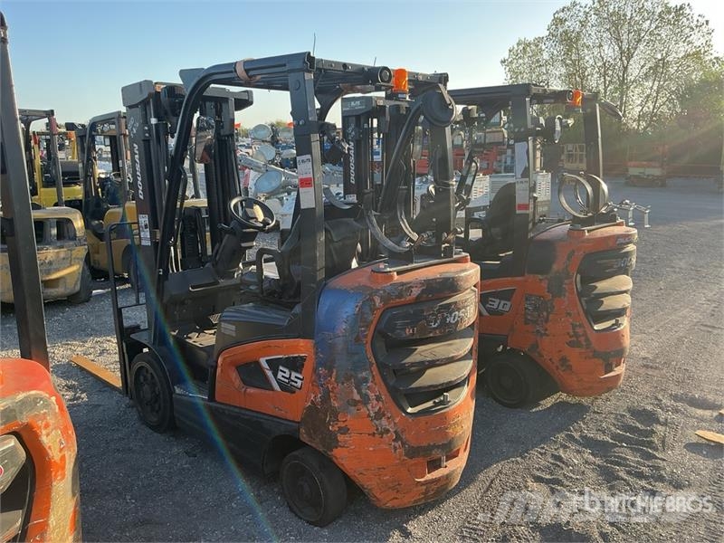 Doosan GC25S-9 4600 lb Cushion Tire Forklift Gaffeltrucker - Annet