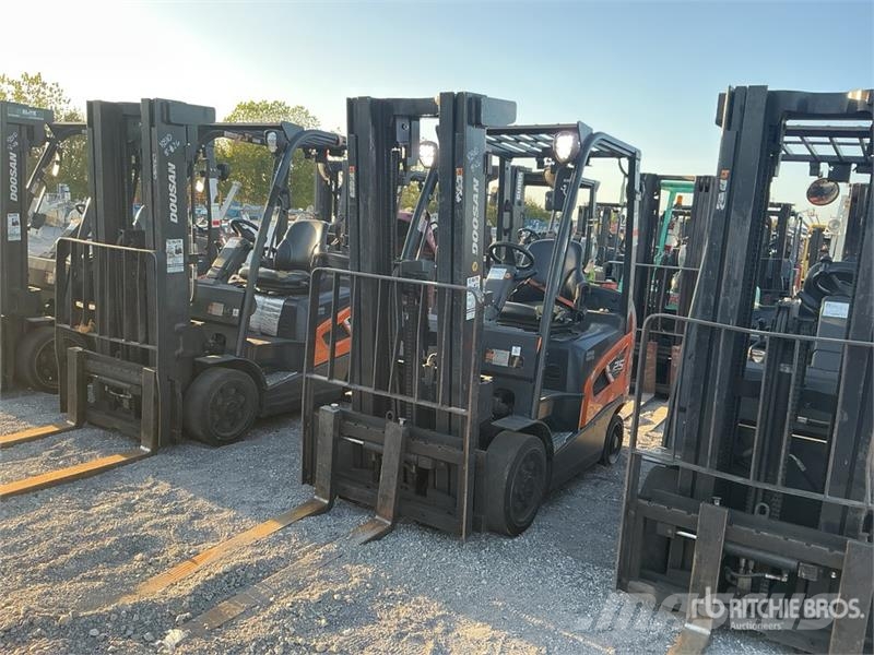 Doosan GC25S-9 4600 lb Cushion Tire Forklift Gaffeltrucker - Annet
