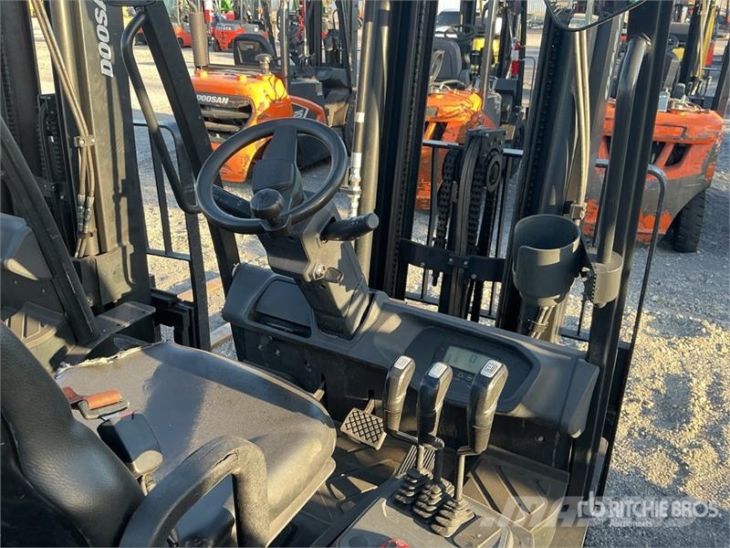 Doosan GC25S-9 4600 lb Cushion Tire Forklift Gaffeltrucker - Annet