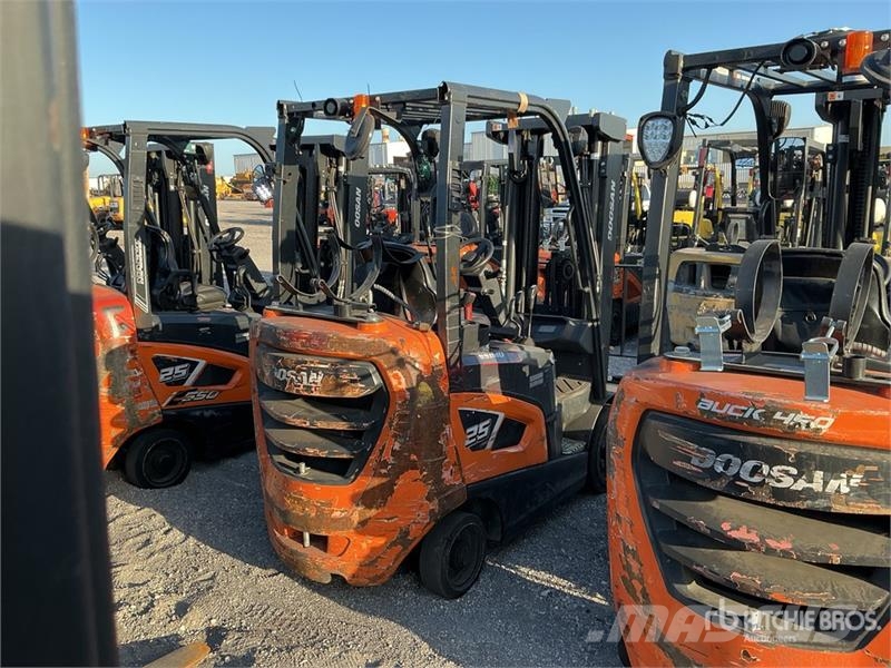 Doosan GC25S-9 4600 lb Cushion Tire Forklift Gaffeltrucker - Annet