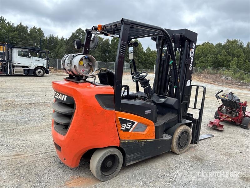Doosan GC35S9 7350 lb Pneumatic Tire Forklift Andere Gabelstapler