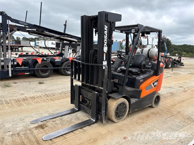Doosan GC35S9 7350 lb Pneumatic Tire Forklift Andere Gabelstapler