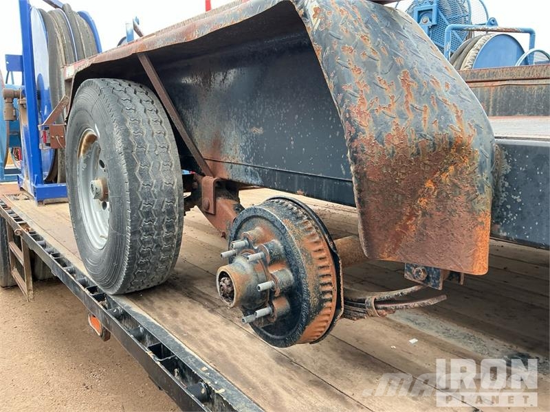 Doosan Specialized Trailer 47 ft T/A W/ 6 Hose Reels, 28' 低架裝載車