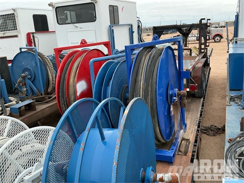 Doosan Specialized Trailer 47 ft T/A W/ 6 Hose Reels, 28' 低架裝載車