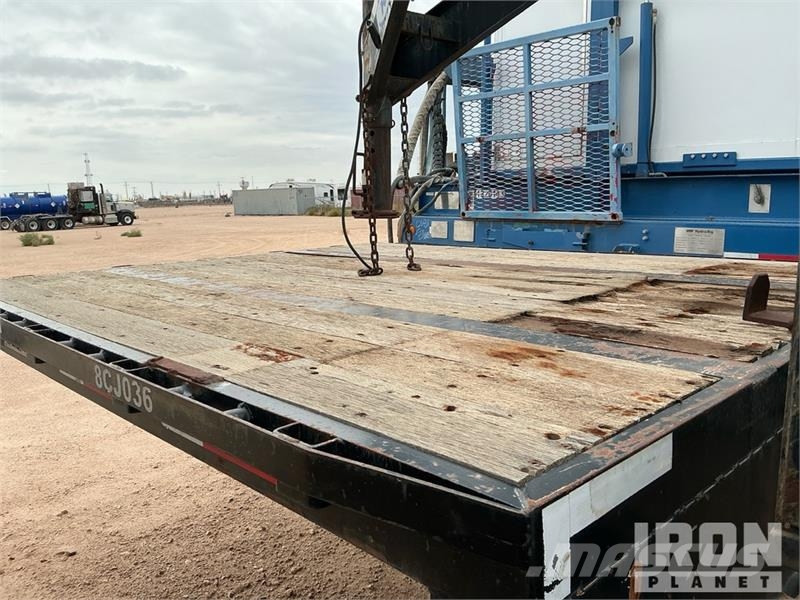 Doosan Specialized Trailer 47 ft T/A W/ 6 Hose Reels, 28' 低架裝載車