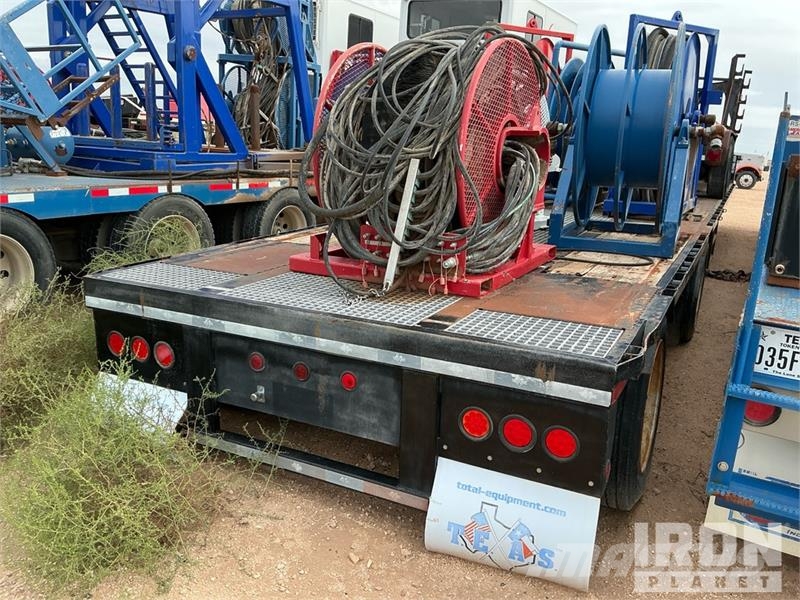 Doosan Specialized Trailer 47 ft T/A W/ 6 Hose Reels, 28' 低架裝載車