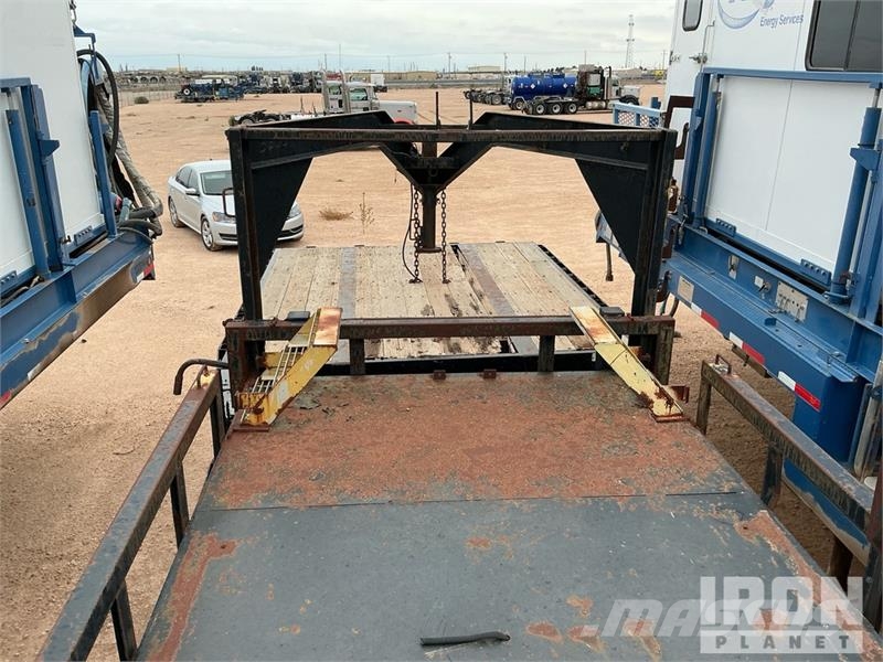 Doosan Specialized Trailer 47 ft T/A W/ 6 Hose Reels, 28' 低架裝載車