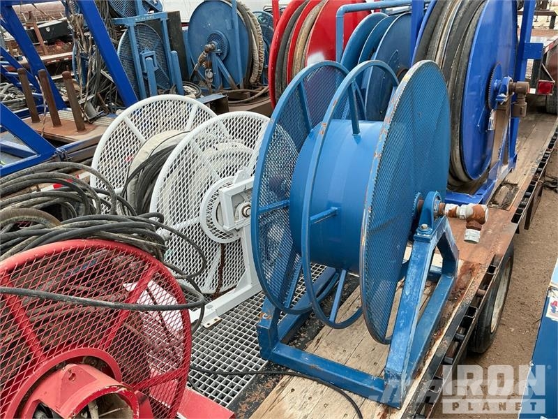 Doosan Specialized Trailer 47 ft T/A W/ 6 Hose Reels, 28' 低架裝載車