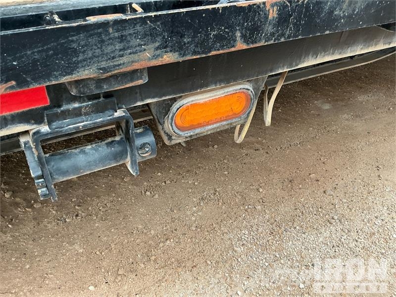 Doosan Specialized Trailer 47 ft T/A W/ 6 Hose Reels, 28' 低架裝載車