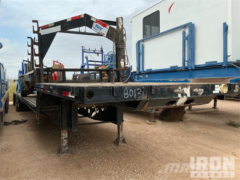 Doosan Specialized Trailer 47 ft T/A W/ 6 Hose Reels, 28' 低架裝載車