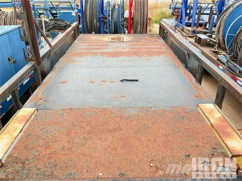 Doosan Specialized Trailer 47 ft T/A W/ 6 Hose Reels, 28' 低架裝載車