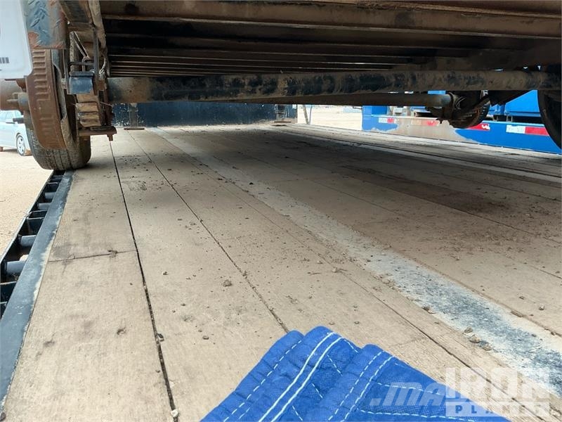 Doosan Specialized Trailer 47 ft T/A W/ 6 Hose Reels, 28' 低架裝載車