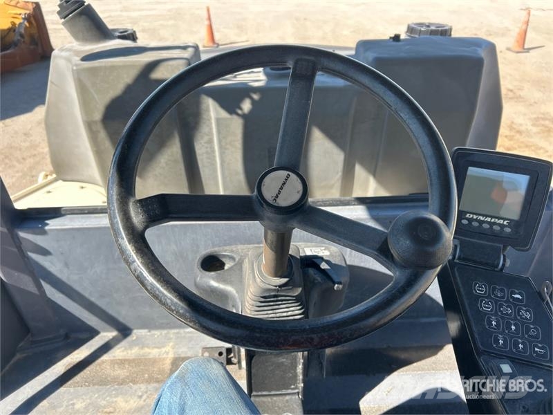 Dynapac CP2700 9 Wheel Pneumatic Roller مداحل ذات إطارات هوائية