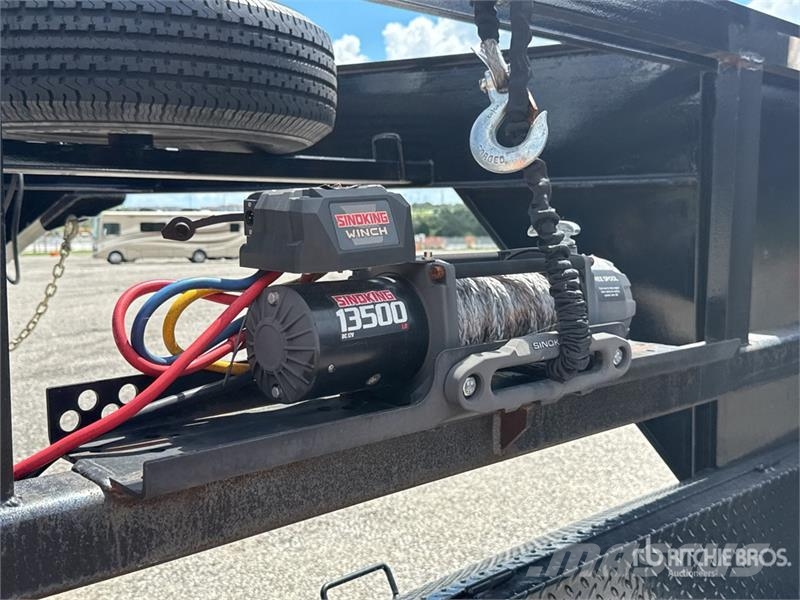 East Mfg Texas Silverline 32 ft T/A Gooseneck Equipment Tra Autotransportanhänger