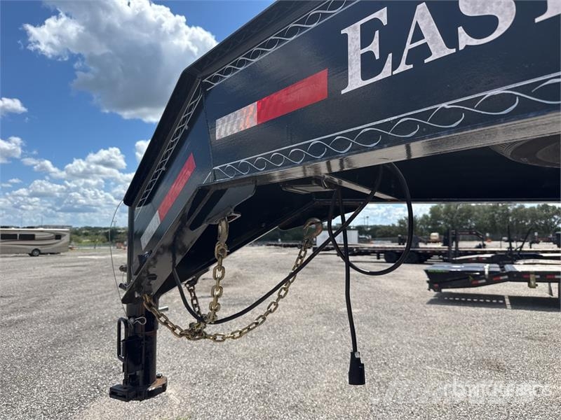 East Mfg Texas Silverline 32 ft T/A Gooseneck Equipment Tra Autotransportanhänger