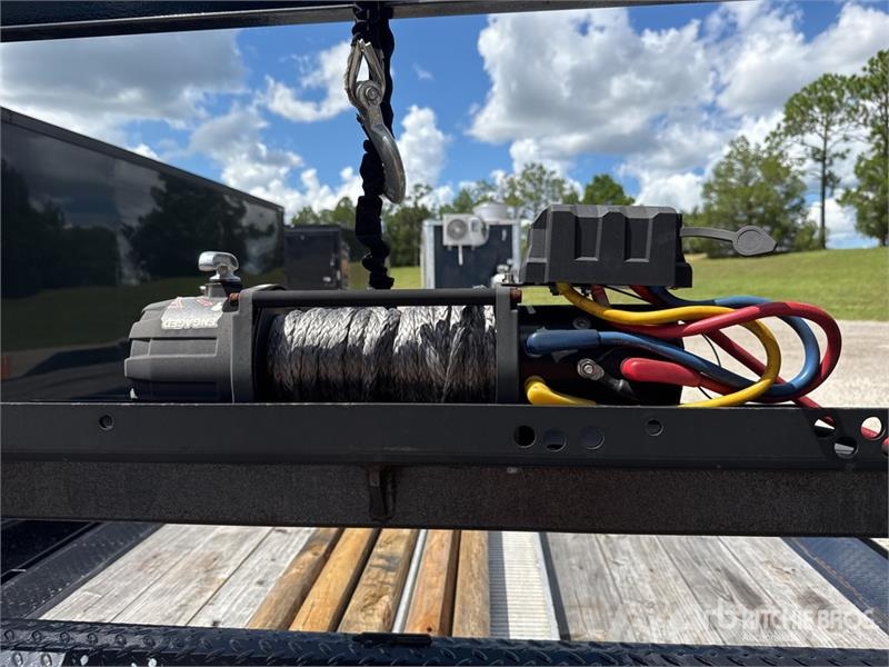 East Mfg Texas Silverline 32 ft T/A Gooseneck Equipment Tra Autotransportanhänger
