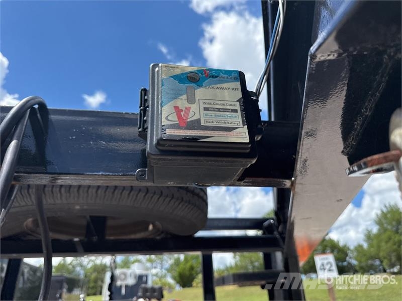 East Mfg Texas Silverline 32 ft T/A Gooseneck Equipment Tra Autotransportanhänger