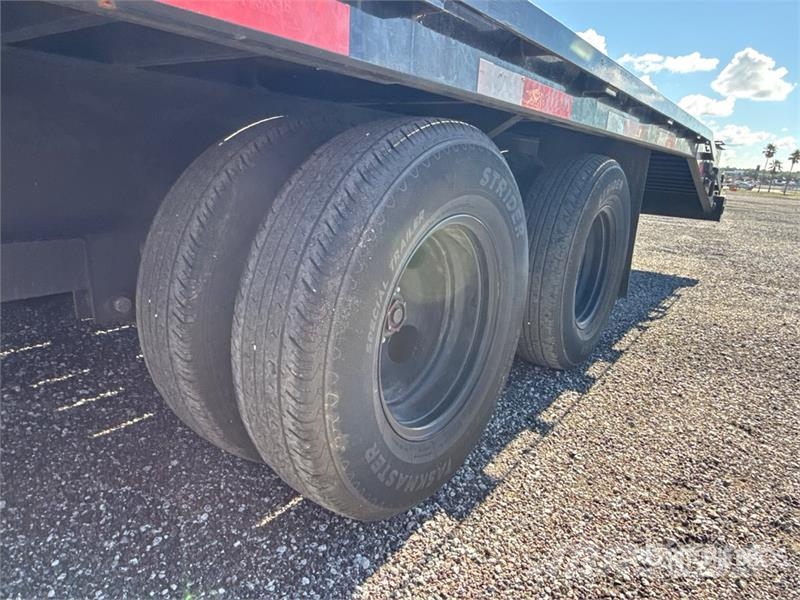 East Mfg Texas T/A Gooseneck Equipment Trailer Car carrier