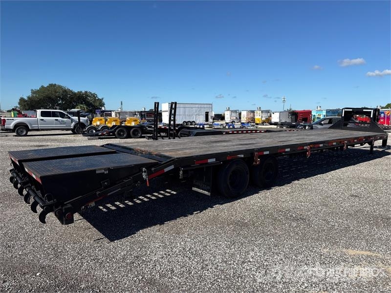 East Mfg Texas T/A Gooseneck Equipment Trailer Car carrier