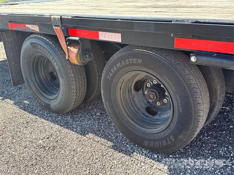 East Mfg Texas T/A Gooseneck Equipment Trailer Car carrier