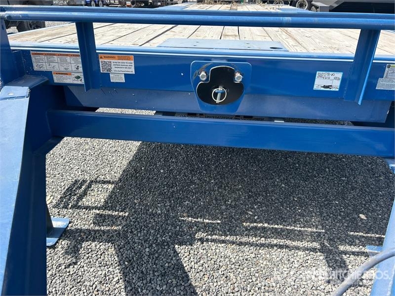 East Mfg Texas Trailers 24 ft T/A Tilt Deck Trailer Low loaders