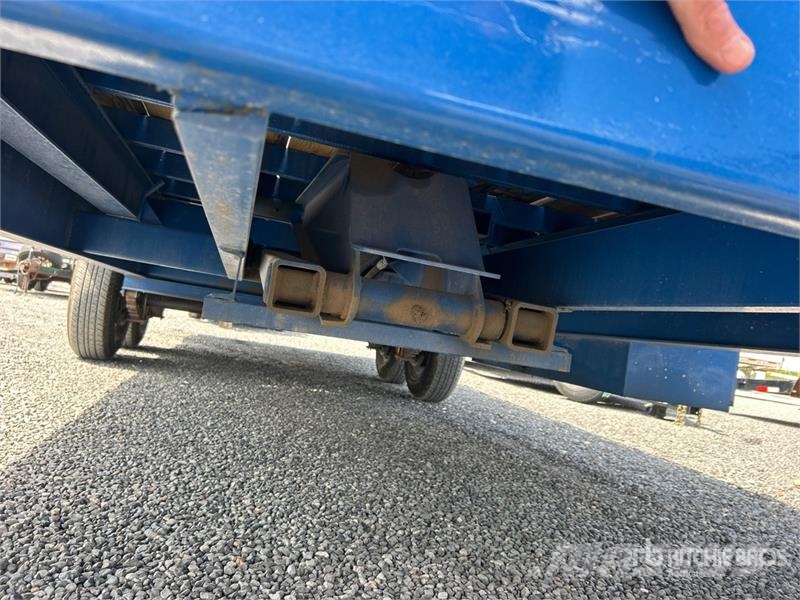 East Mfg Texas Trailers 24 ft T/A Tilt Deck Trailer Low loaders