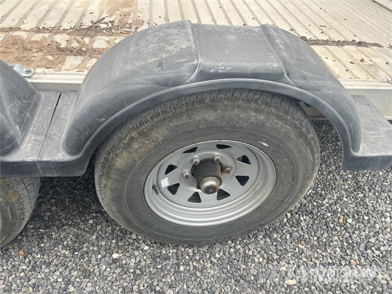 EBY 16 ft T/A Equipment Trailer Auto pārvadāšanas treileri