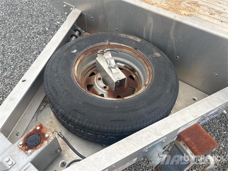 EBY 16 ft T/A Equipment Trailer Auto pārvadāšanas treileri