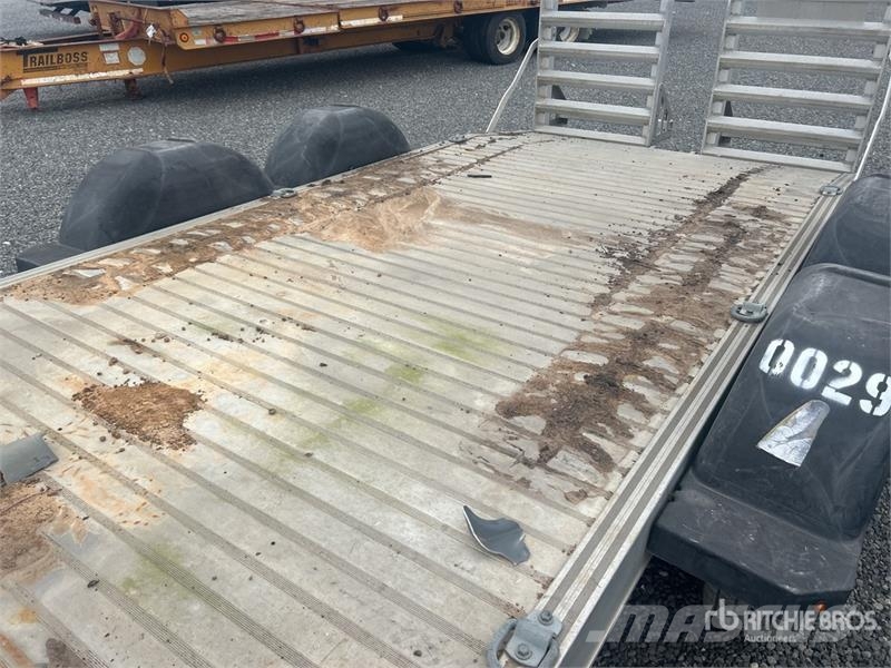 EBY 16 ft T/A Equipment Trailer Auto pārvadāšanas treileri