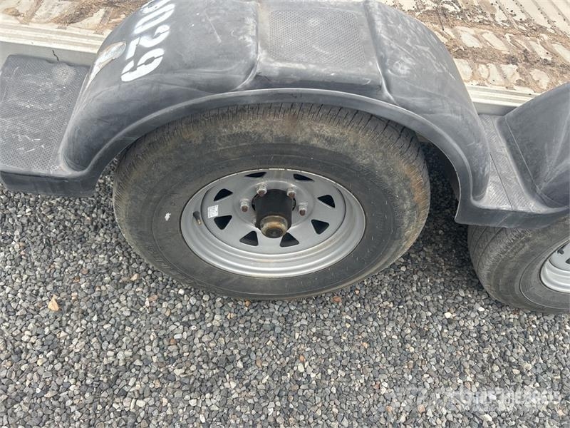 EBY 16 ft T/A Equipment Trailer Auto pārvadāšanas treileri