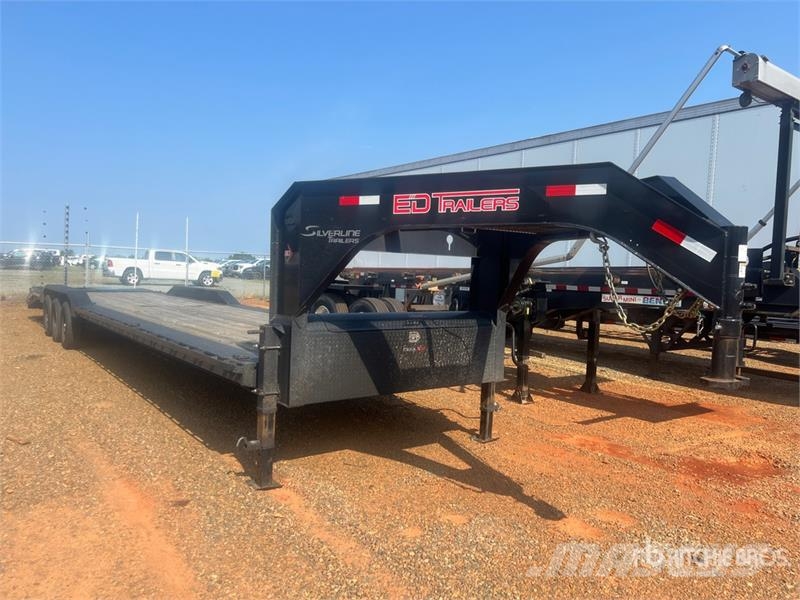 ED Trailers 40 ft Tri/A Gooseneck Equipment Trailer Ремаркета за превоз на автомобили
