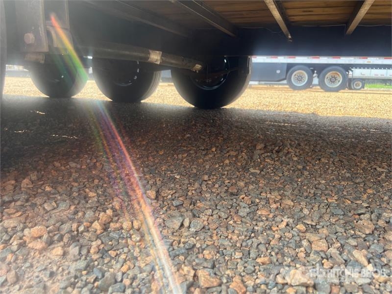 ED Trailers 40 ft Tri/A Gooseneck Equipment Trailer Ремаркета за превоз на автомобили