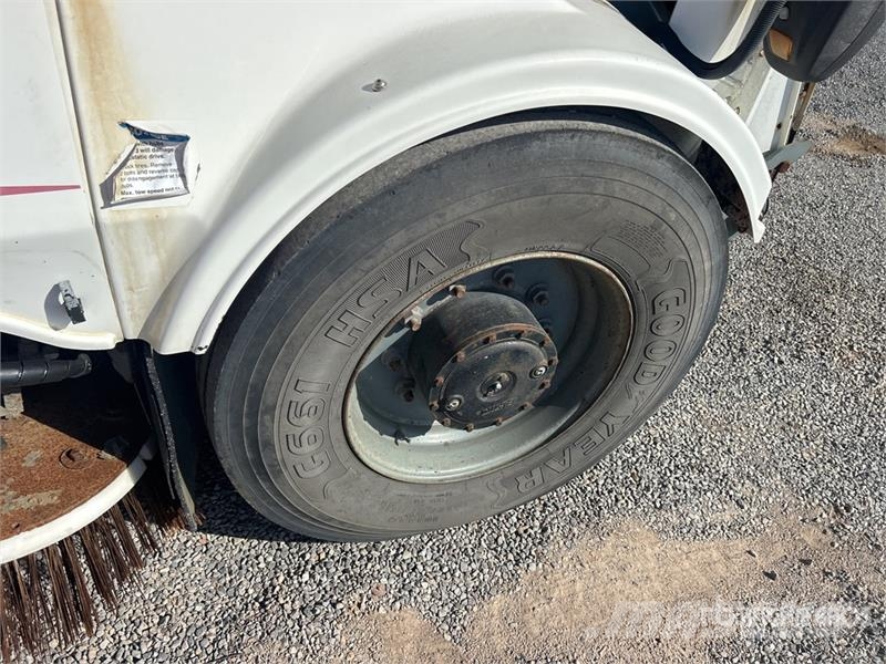Elgin Pelican on Elgin Sweeper Truck Šlavimo sunkvežimiai
