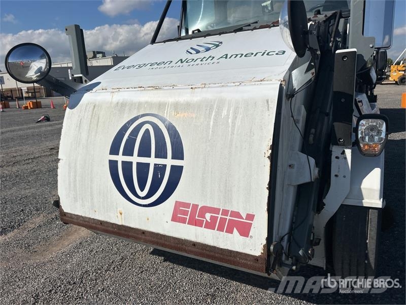 Elgin Pelican on Elgin Sweeper Truck Šlavimo sunkvežimiai