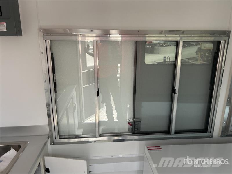 Erskine & Sons 14 ft T/A Food Concession Trailer مقطورات أخرى
