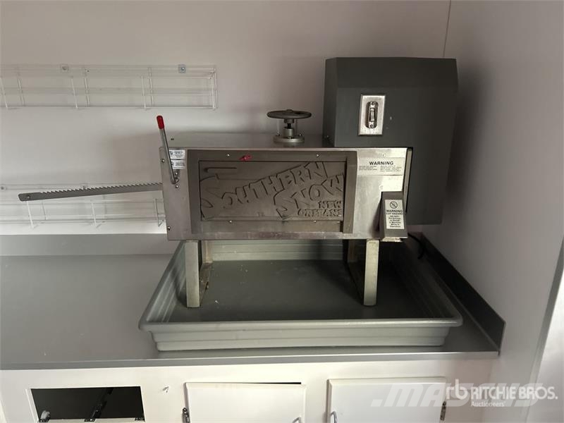Erskine & Sons 14 ft T/A Food Concession Trailer مقطورات أخرى