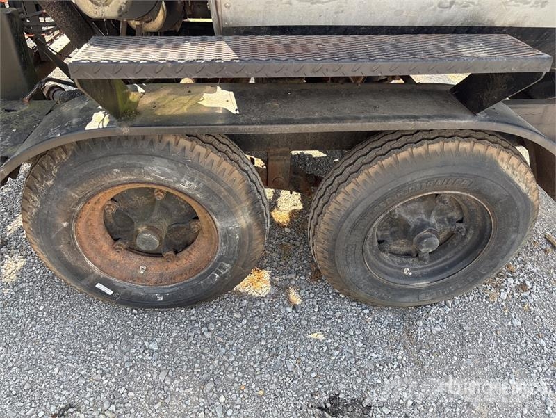 Etnyre MU4TRL T/A 400 gal Asphalt Distributor Trailer Otros remolques