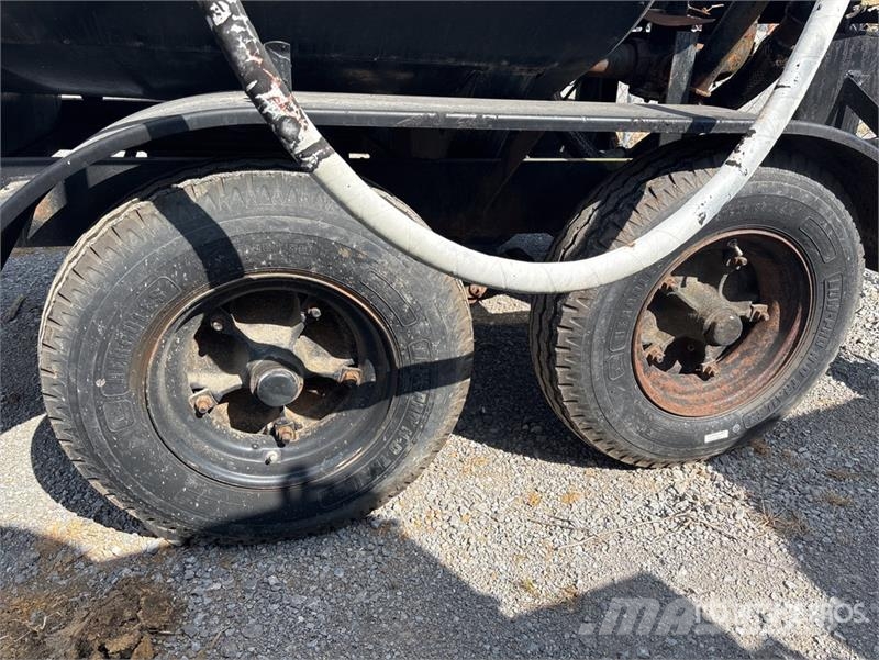 Etnyre MU4TRL T/A 400 gal Asphalt Distributor Trailer Otros remolques