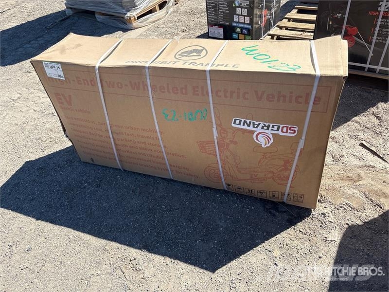  EV-BLACK Electric Scooter (Unused) Квадроциклы