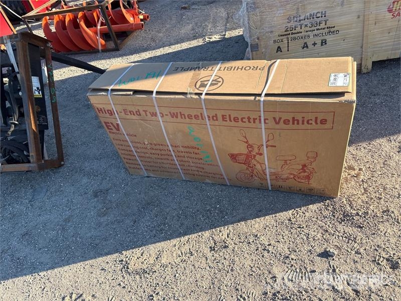 EV-WHITE Electric Scooter (Unused) バギー