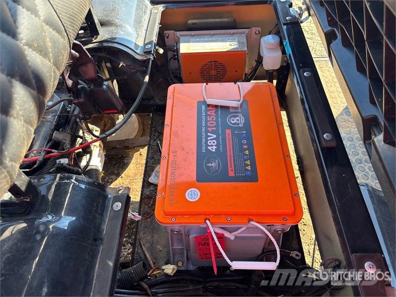 Evolution Forester 4 Plus Electric Golf Cart (Inop Golf vozila