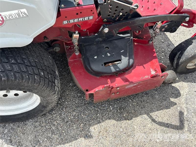 Exmark Lazer Z E-Series Ride-On 60 in Lawn Mower Rijmaaiers