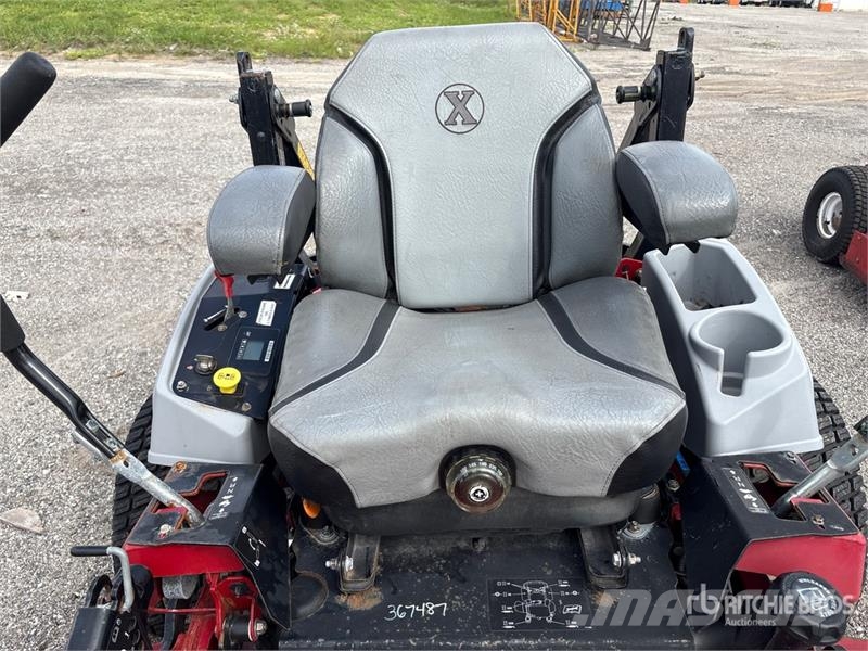Exmark Lazer Z E-Series Ride-On 60 in Lawn Mower Åkgräsklippare