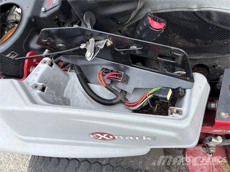 Exmark Lazer Z E-Series Ride-On Lawn Mower Murutraktorid