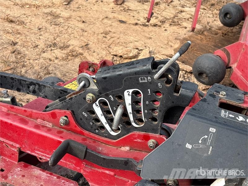 Exmark Lazer Z S-Series 4x2 Ride-On 72 in Lawn Mower Traktorske kosilice