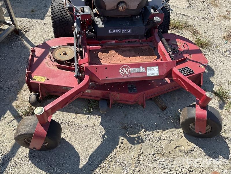 Exmark Lazer Z S-Series 4x2 Ride-On 72 in Lawn Mower 탑승형 잔디깎기