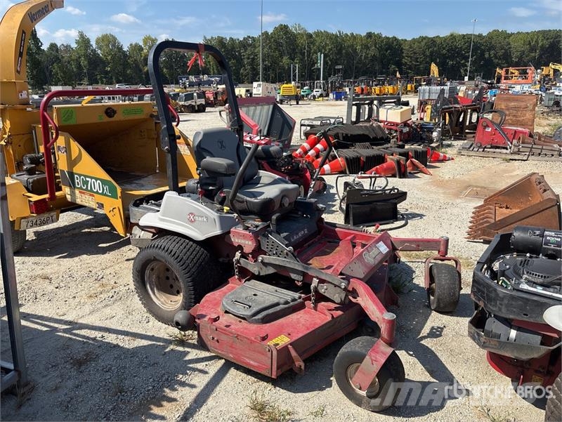 Exmark Lazer Z S-Series 4x2 Ride-On 72 in Lawn Mower 탑승형 잔디깎기